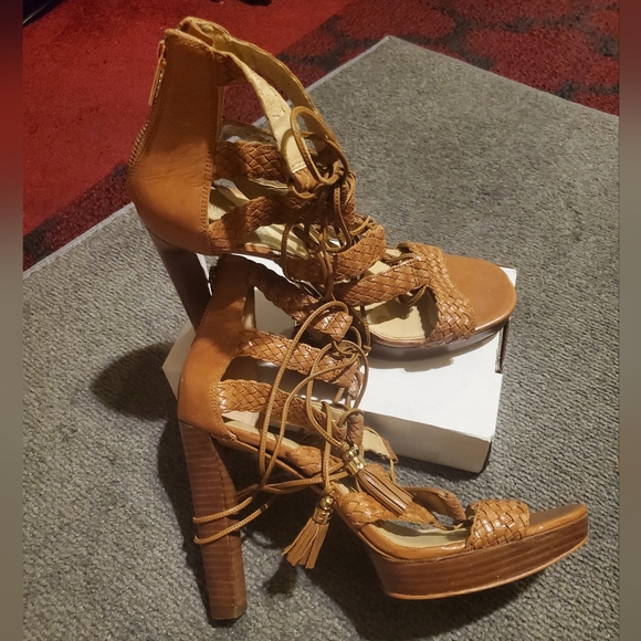 Michael Kors 👠 Monterey platform lace up heels with woven leather straps. - Picture 6 of 14
